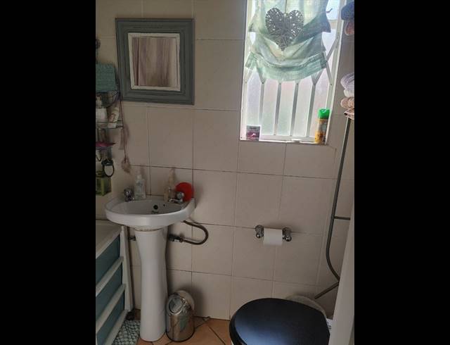 2 BEDROOM APARTMENT FOR SALE IN GLEN MARAIS